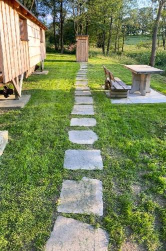 a stepping stone path in the grass with a bench at Windmühlenhof in Dittmannsdorf