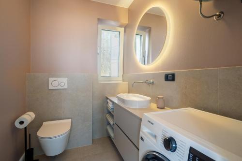 Rooftop Jacuzzi & City View Split Apartment