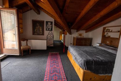 Central Lovely Attic