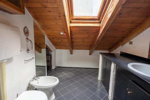 Central Lovely Attic