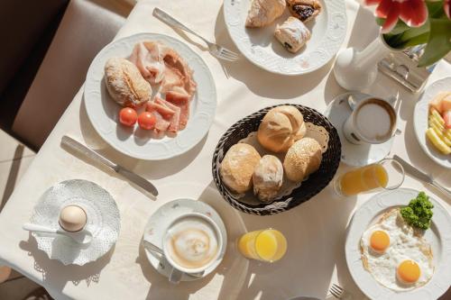 Jídlo v hotelu nebo okolí