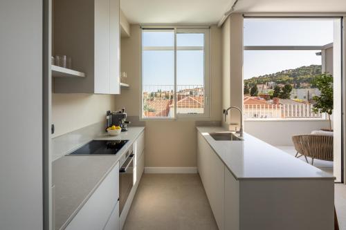 Rooftop Jacuzzi & City View Split Apartment