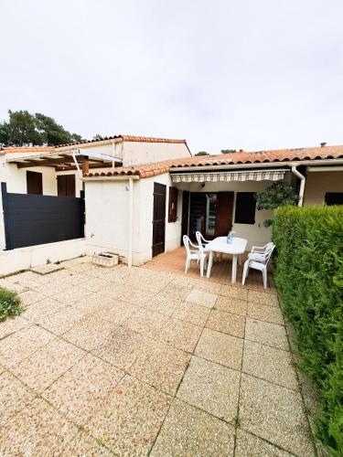 Photo de la galerie de l'établissement La Tiloé des dunes - 3 MINUTES DU ZOO DE LA PALMYRE, JEUX POUR ENFANTS, PROCHE DU CENTRE VILLE, 15min DE ROYAN, aux Mathes