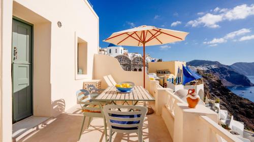 Pano Meria Cave House Two in Oia