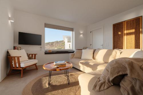 Villa Dia, Just 50m from Mikri Vigla Beach, Naxos