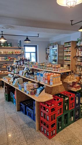 a store with lots of boxes and baskets on tables at Windmühlenhof in Dittmannsdorf