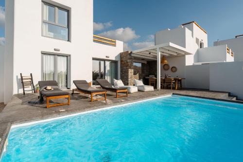 Maison Solea, Plaka
