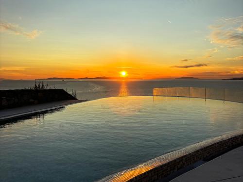 White Rock Suites & Villas