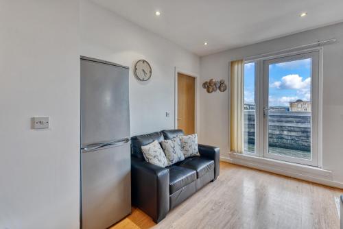 Χώρος καθιστικού στο Cosy Central 2-Bed Flat City View & Parking