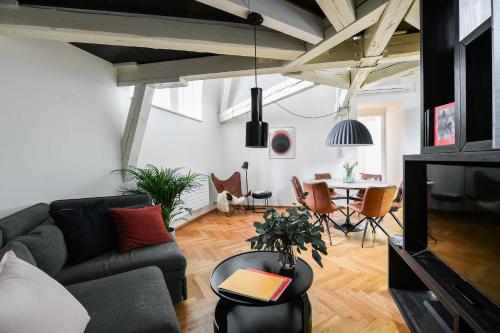 a living room with a couch and a table at Masarykova N°30 in Brno