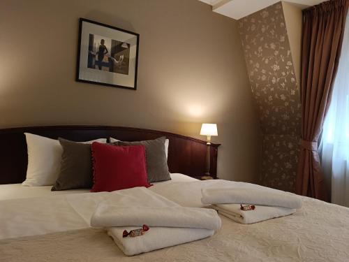 Кровать или кровати в номере Hotel Stare Miasto Old Town