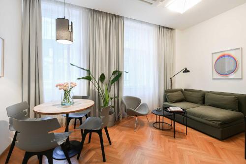 a living room with a couch and a table and chairs at Masarykova N°30 in Brno