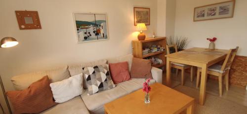 Guest House with Garden Terrace - Free Parking