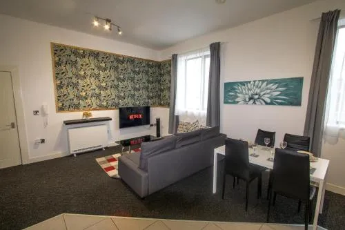 Ideal for groups - 2 Bedroom Apartment - Free Parking, Transit links, Close to Stadiums photo 1