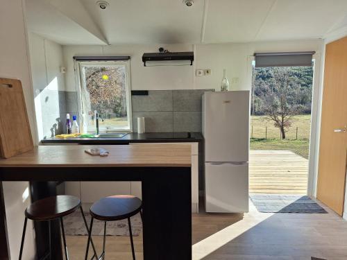 Photo de la galerie de l'établissement Mobil-home cosy a la ferme, à Favalello