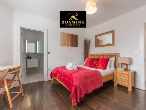 a bedroom with a bed with a red blanket at Sleeps 6 - Central - Free Secure Parking - 2 Bath in Reading