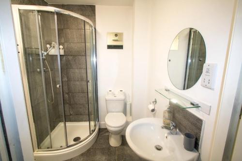a bathroom with a shower and a toilet and a sink at Ideal for groups - Lovely 2 Bedroom Apartment - Free Parking, Transit links, Close to Stadiums in Manchester