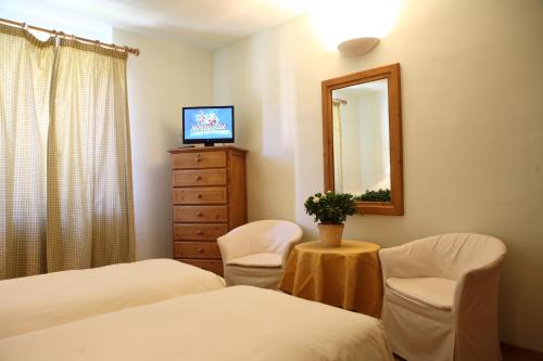 a bedroom with two beds and a mirror and a dresser at Hotel Residence Valverde in Gressoney-la-Trinité