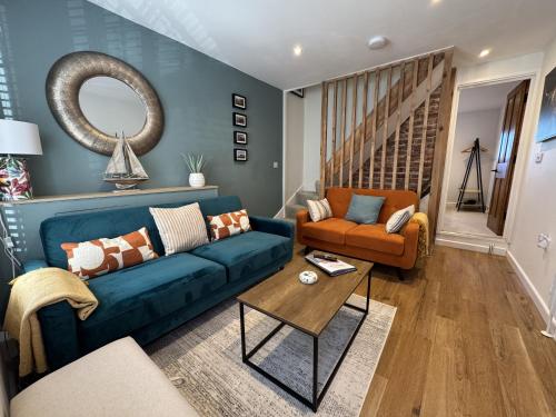 Gallery image of Driftwood House - Luxury Dog-Friendly Townhouse in Cowes, Steps from Marina in Cowes