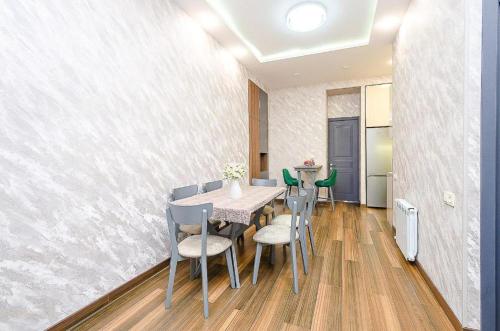 Newly renovated, real photos, excellent apartment in the center of the capital
