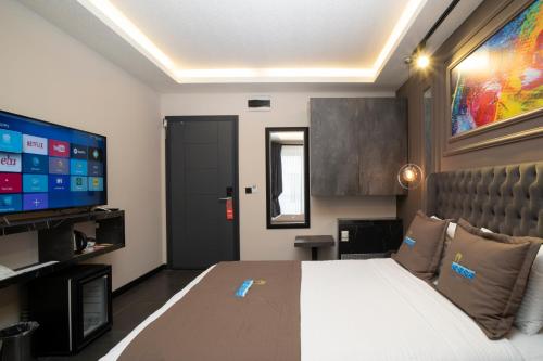 TV a/nebo společenská místnost v ubytování La Cielo Hotel Bostancı