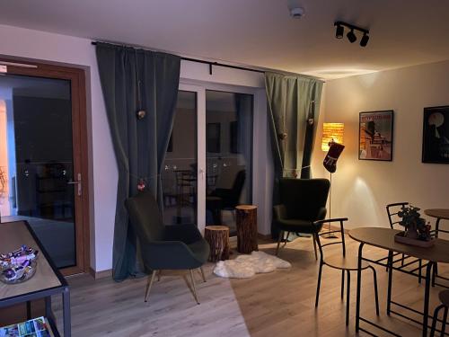 a living room with chairs and a table at Willa Torfowa in Wisła