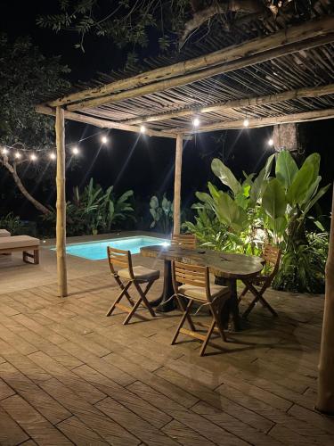 Bazén v ubytování Private Vila & Pool - Tropical Gardens - Starlink Internet nebo v jeho okolí