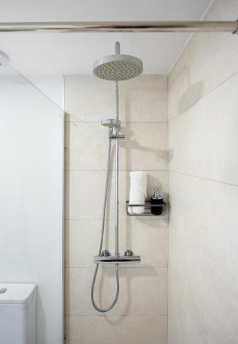 a shower with a shower head in a bathroom at Apartamento RivasCenter in Rivas-Vaciamadrid
