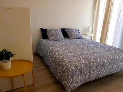 a bed in a room with a table and a bed sidx sidx sidx at LovelyLoft Pablo Old Town in Alicante