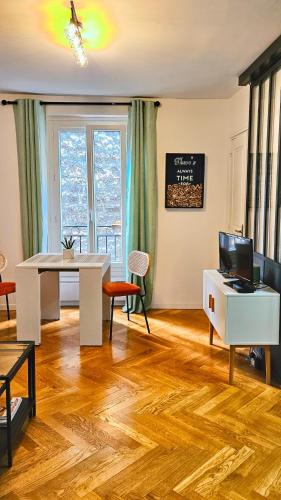 Lovely flat Abbesses center - Paris Montmartre