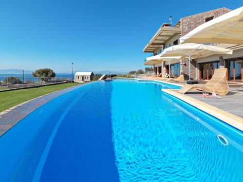 The swimming pool at or close to Armonia Luxury Villa