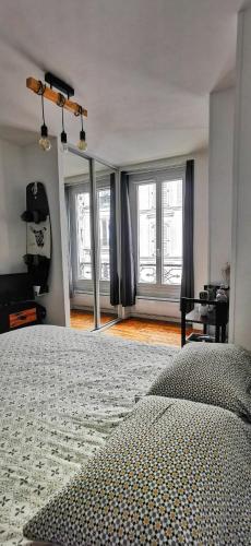 Lovely flat Abbesses center - Paris Montmartre