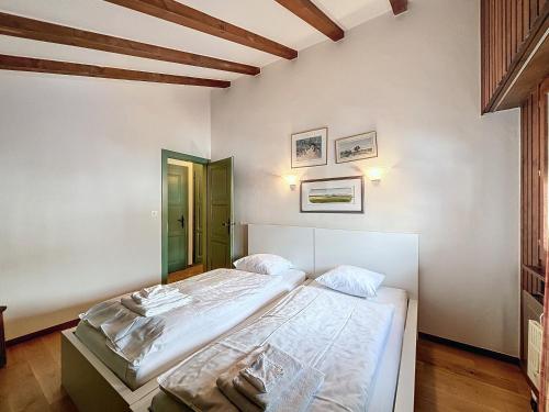 a bedroom with two beds in a room at Apartment Calesberg 431 in Verbier