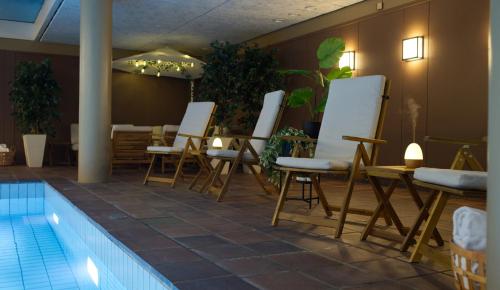 Bazén v ubytování First Hotel Witt nebo v jeho okolí