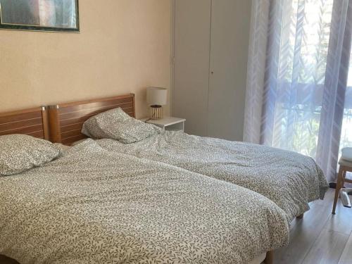 Posteľ alebo postele v izbe v ubytovaní F2 avec parking, terrasse & wifi à Amélie-les-Bains, animaux acceptés - FR-1-703-53