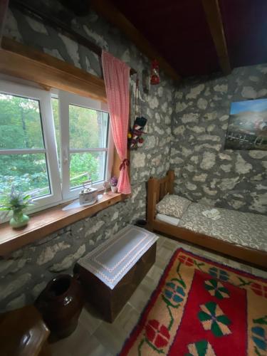 Katil atau katil-katil dalam bilik di Etno House Stari mlin