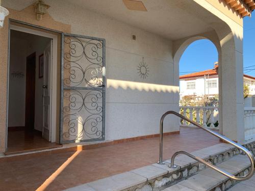 Μπαλκόνι ή βεράντα στο Chalet with pool near the sea