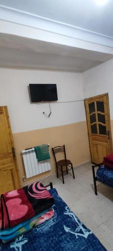 Televisyen dan/atau pusat hiburan di Mirana Mayotte Hostel 47