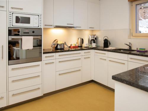Apartment Chalet Abendrot apARTments-28 by Interhome