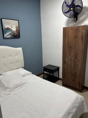 a bedroom with a bed and a fan and a cabinet at Tranquilo, Central y acogedor in San José