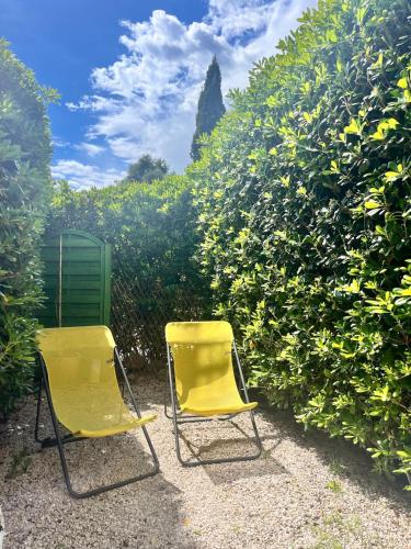 Studio climatisé avec entrée privée- 5 min des plages, sur les hauteurs de Cavalaire