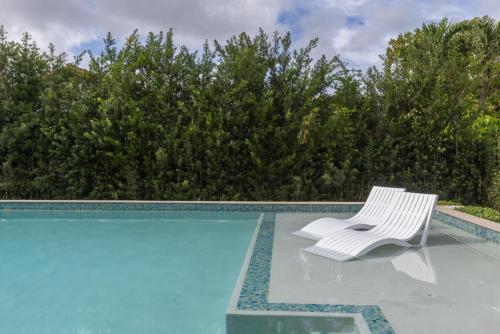 Heated pool - 5min Coral Gables - Family Vacation photo 10