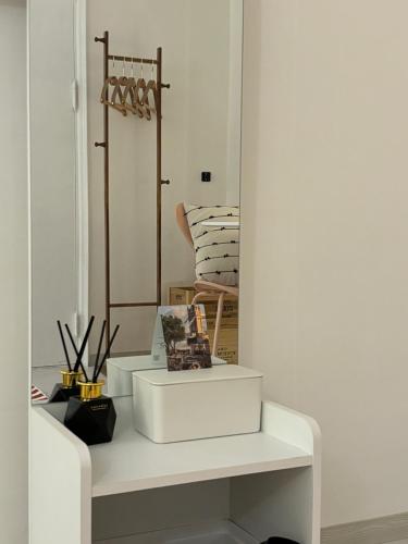 a room with a white table and a mirror at Sillim Leo's House in Seoul