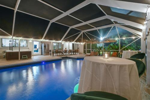 Kolam renang di atau dekat dengan Events Allowed Your West Palm Beach Wedding Venue