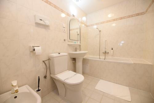 Bilik mandi di Hotel Radnice