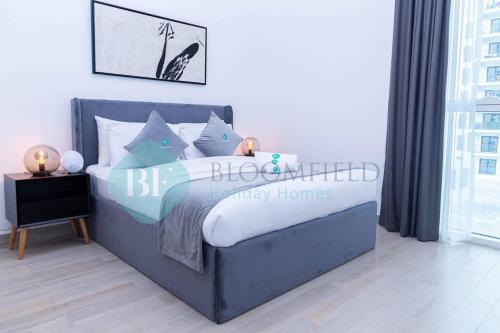 a bedroom with a bed with a happy home sign on it at Bloomfields Elegant 1br In Waters Edge Yas Island in Yas Island