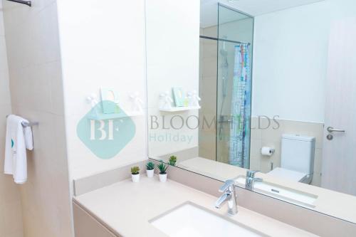 Ένα μπάνιο στο Bloomfields Fantastic 1bedroom In Water Edge Yas
