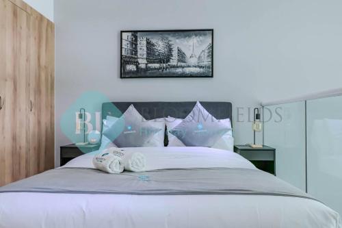 Postel nebo postele na pokoji v ubytování Bloomfields Cozy 1br Townhouse Life Style City