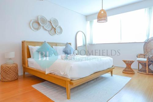 Ένα ή περισσότερα κρεβάτια σε δωμάτιο στο Bloomfields Adorable 1br In Raha Beach Access