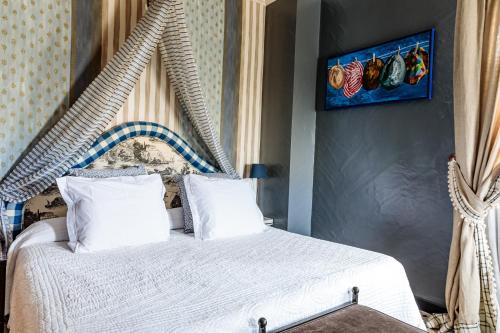 Кровать или кровати в номере Hotel Pago De Cirsus